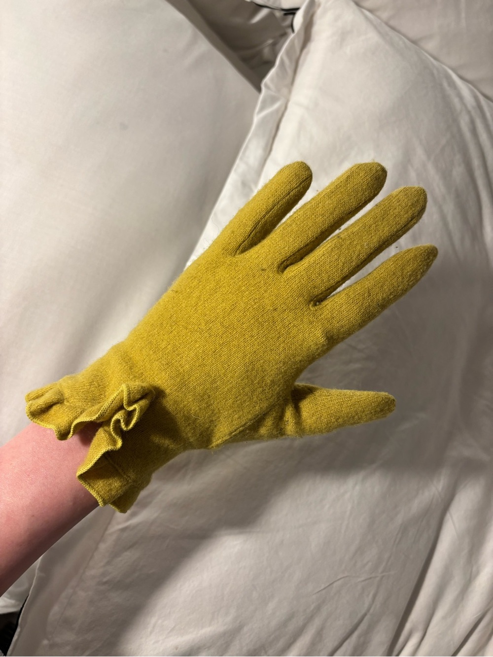 Women's Ruffle Cuff Knit Gloves - Mustard Yellow